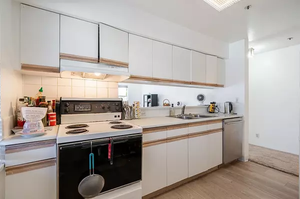 Vancouver, BC V6P 2Z7,1518 W 70th AVE #210