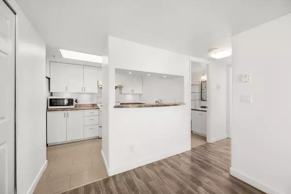 Surrey, BC V3T 5T8,10523 University DR #1405