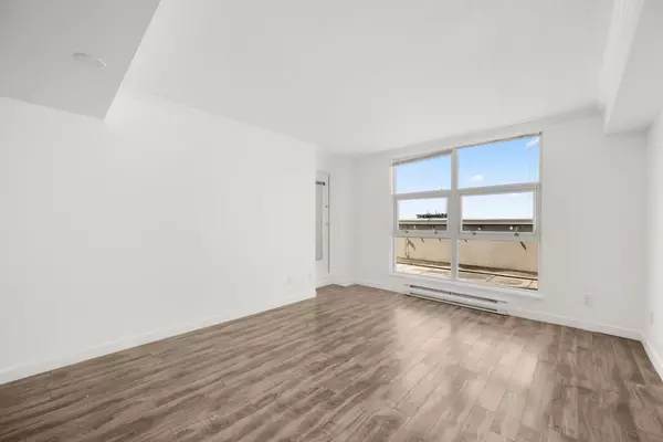 Surrey, BC V3T 5T8,10523 University DR #1405