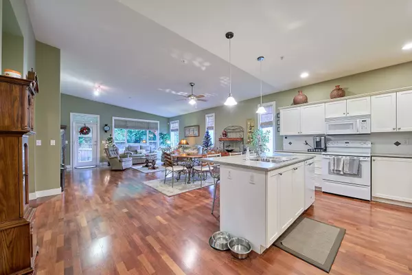 Pitt Meadows, BC V3Y 2T5,19639 Meadow Gardens WAY #135