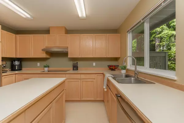 Port Moody, BC V3H 4W6,101 Parkside DR #87