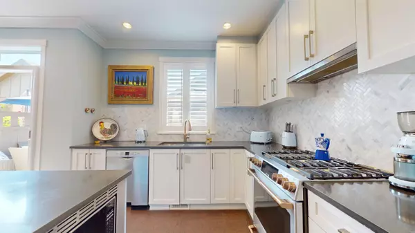 Surrey, BC V3Z 0M8,16428 25 AVE