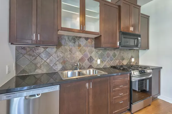 Vancouver, BC V6P 6Z1,8988 Hudson ST #413