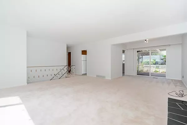 Coquitlam, BC V3K 2R7,663 Shaw AVE