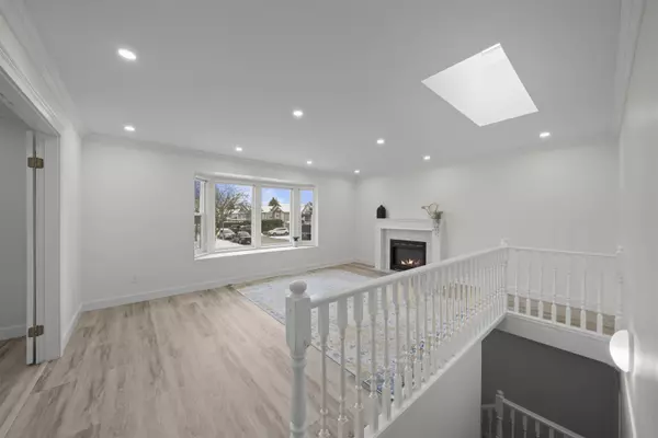 Port Coquitlam, BC V3B 7M2,685 Pender PL