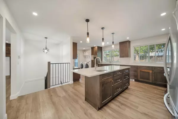 Abbotsford, BC V2S 4Z1,2152 Maywood CT