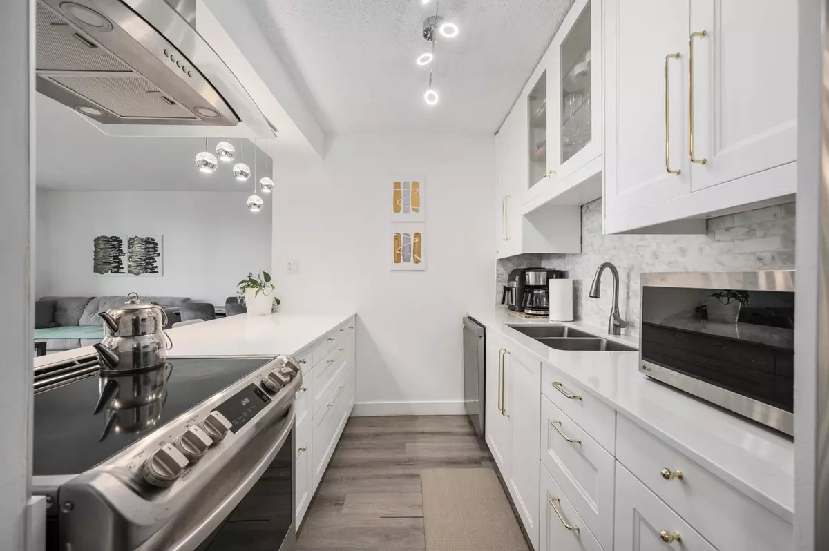 Burnaby, BC V3J 7N8,9541 Erickson DR #1905