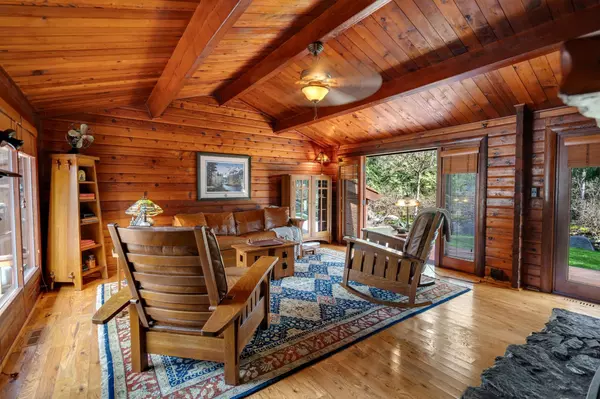 Maple Ridge, BC V4R 2R6,13366 233 ST