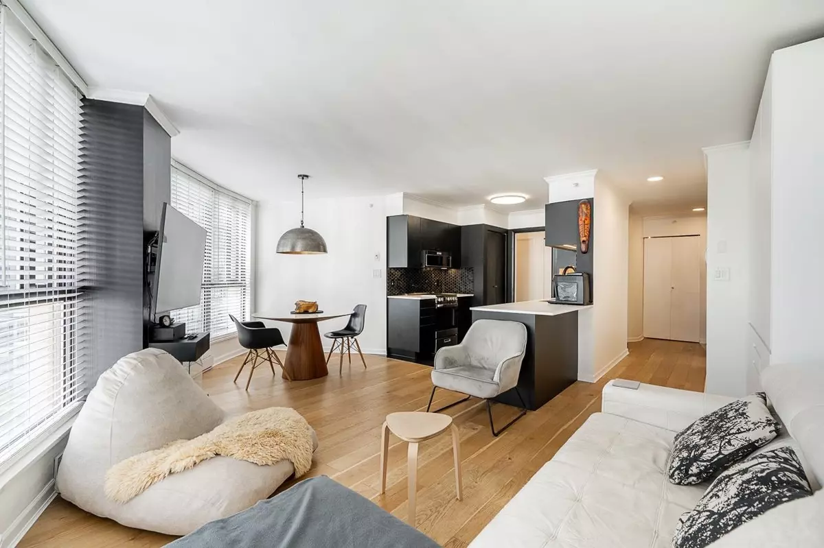 Vancouver, BC V6B 6E4,488 Helmcken ST #1005