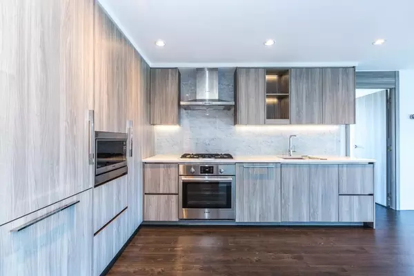 Burnaby, BC V5C 0M8,4720 Lougheed HWY #3006