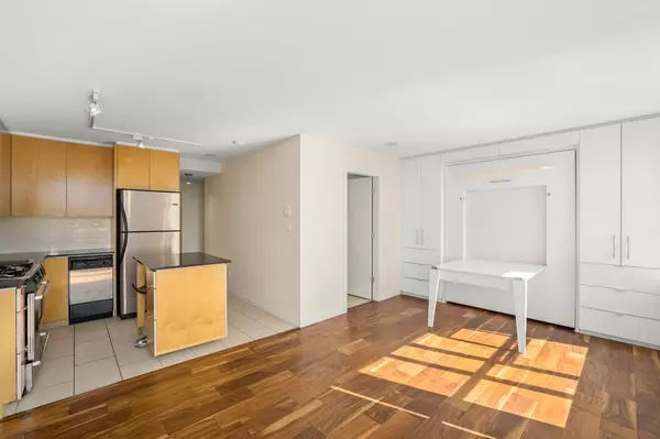 Vancouver, BC V6Z 3C2,989 Beatty ST #1004