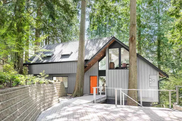North Vancouver, BC V7R 1W6,1197 Tall Tree LN