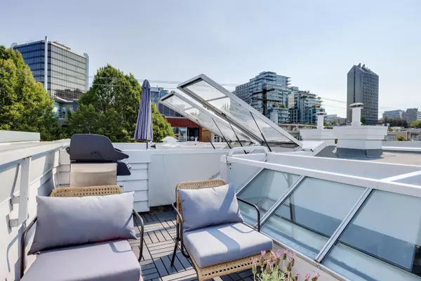 Vancouver, BC V5Z 1B6,655 W 7th AVE #202