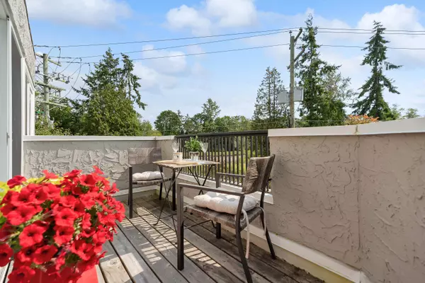 White Rock, BC V4B 1P8,15971 Marine DR #14