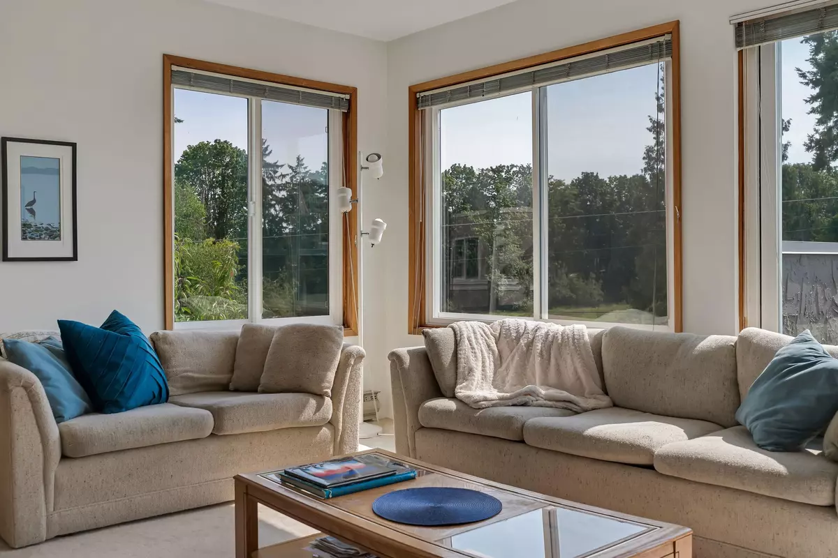 White Rock, BC V4B 1P8,15971 Marine DR #14