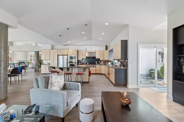 Surrey, BC V4P 2C1,3036 139 ST