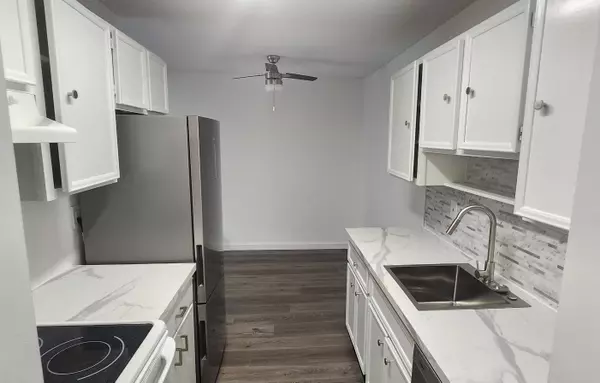 Burnaby, BC V3N 4M3,9101 Horne ST #201