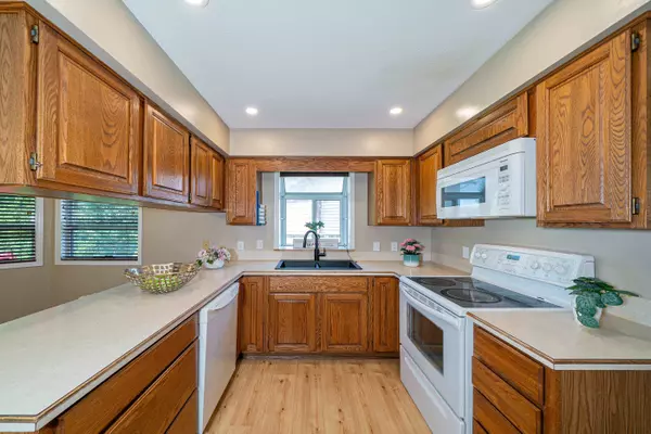 Maple Ridge, BC V2X 0V3,21934 Highview PL