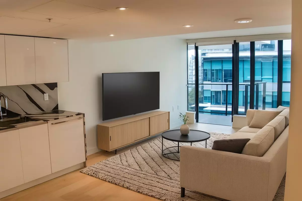 North Vancouver, BC V7L 0J8,135 E 13 ST #611