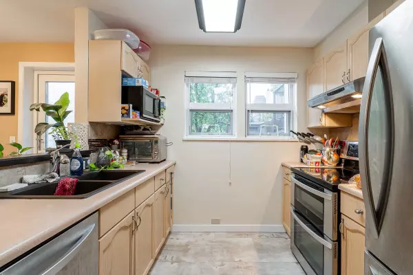 Coquitlam, BC V3K 6S9,98 Laval ST #101