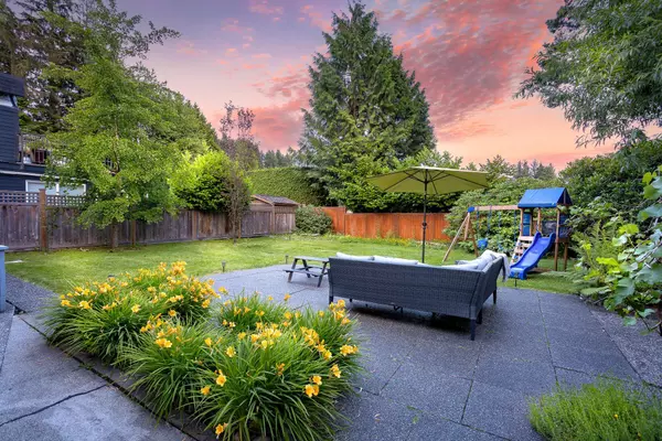 North Vancouver, BC V7J 2B1,1549 Lynn Valley RD