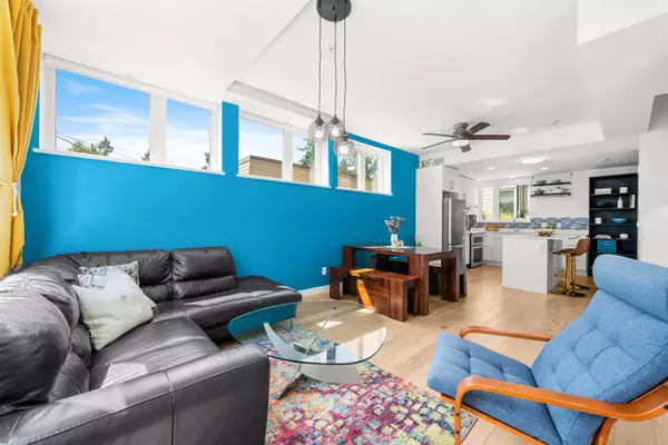 North Vancouver, BC V7M 2P7,2137 Chesterfield AVE #TH5