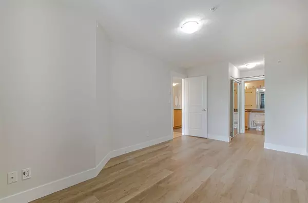 Surrey, BC V3T 0C2,10822 City Pkwy #209