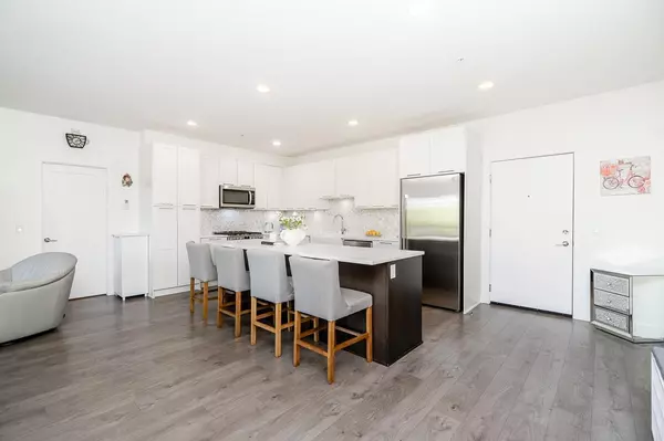 Langley, BC V3A 0K4,22087 49 AVE #207