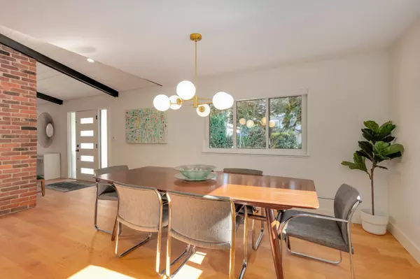 Port Coquitlam, BC V3B 2H8,2587 Larkin AVE