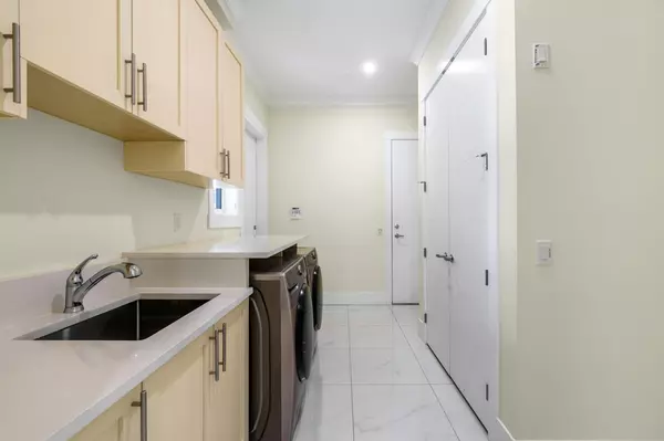 Surrey, BC V3W 0Z1,6711 123a ST