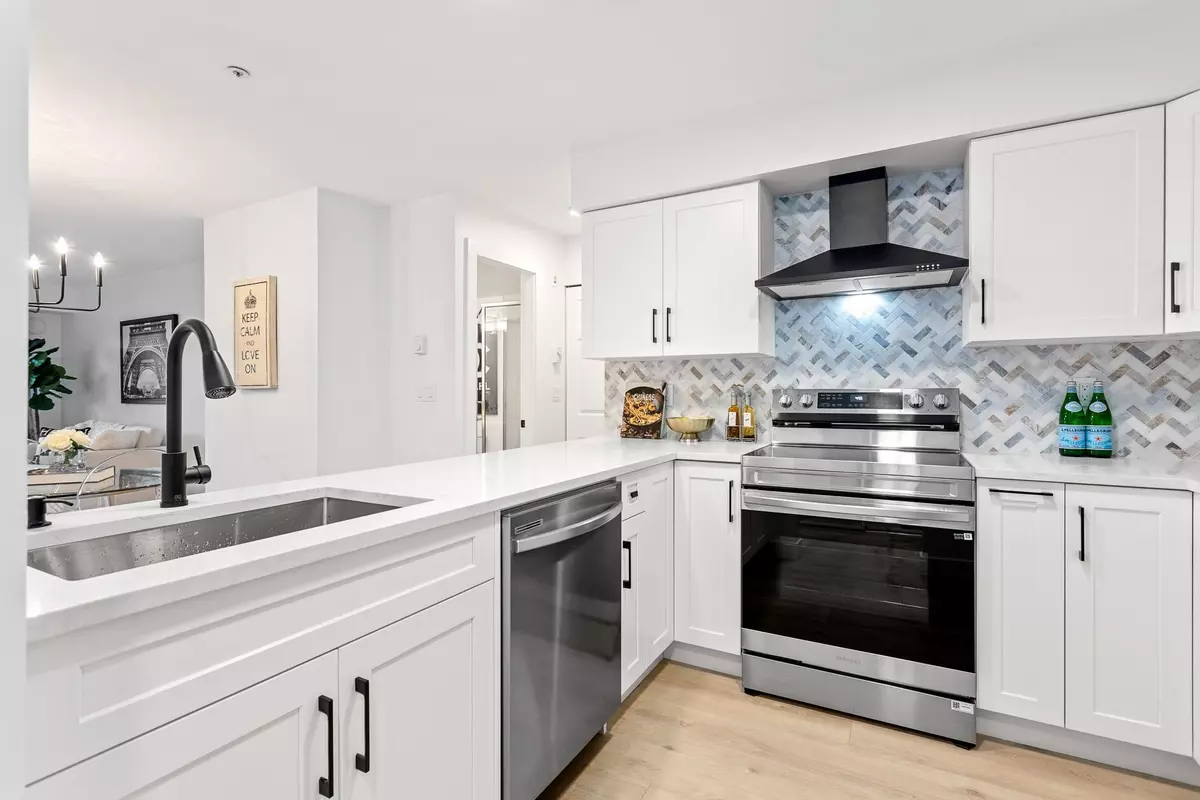 Port Coquitlam, BC V3B 1T4,1570 Prairie AVE #203