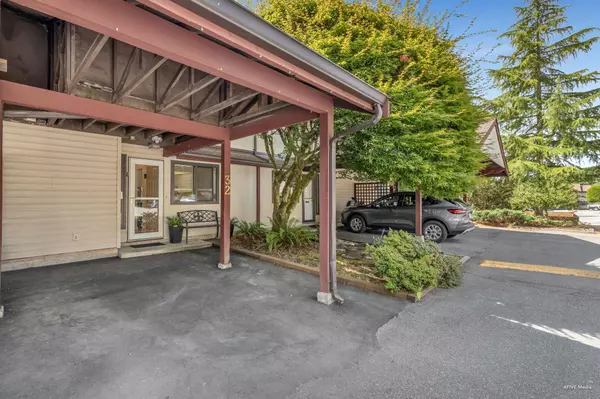 Surrey, BC V3W 7E6,13990 74 AVE #32