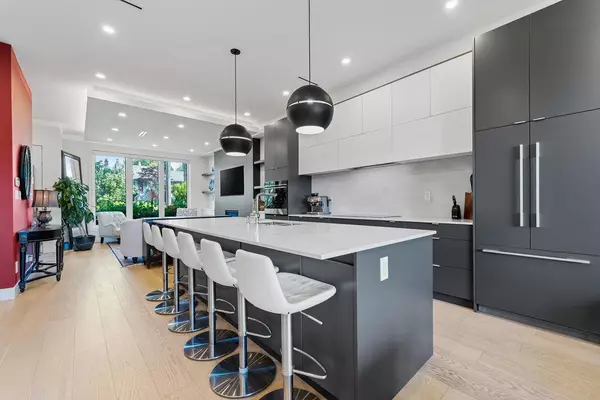 North Vancouver, BC V7L 1J9,609 E 4th ST