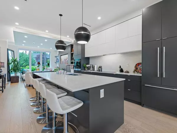North Vancouver, BC V7L 1J9,609 E 4th ST