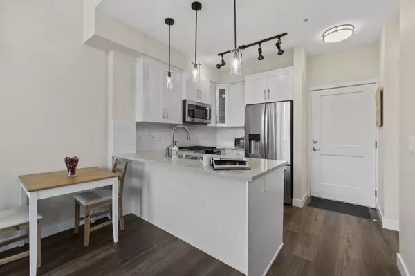 Surrey, BC V3T 0R7,11077 Ravine RD #524