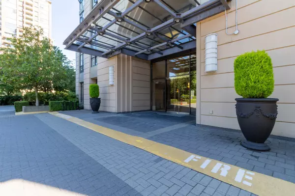 Burnaby, BC V3N 5C5,7368 Sandborne AVE #908