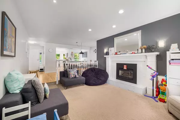 North Vancouver, BC V7H 2R5,3310 Apex PL