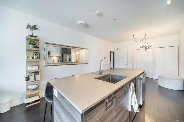 Surrey, BC V3T 0M7,10581 140 ST #319