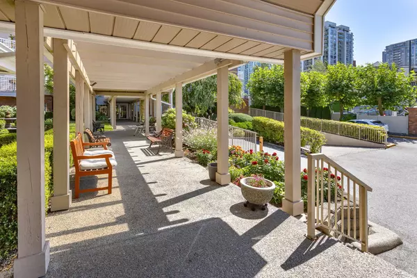 Coquitlam, BC V3B 6X1,2973 Burlington DR #403