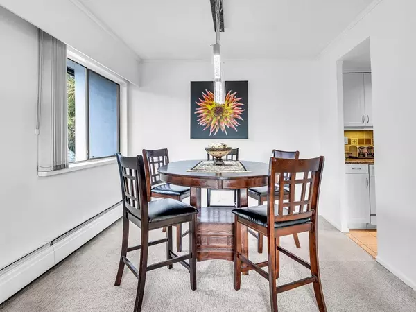 North Vancouver, BC V7N 3J1,2710 Lonsdale AVE #301