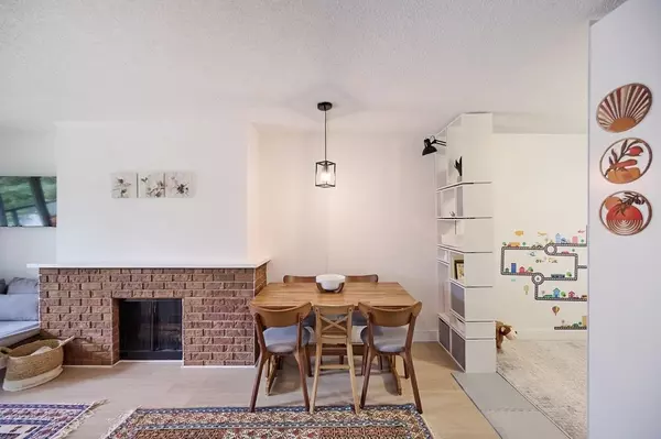 North Vancouver, BC V7M 2N5,1515 Chesterfield AVE #302