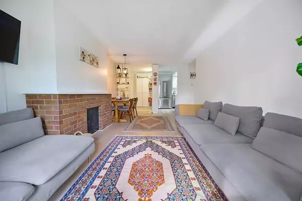 North Vancouver, BC V7M 2N5,1515 Chesterfield AVE #302