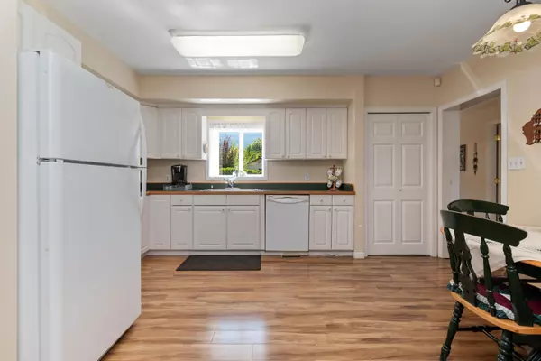 Rosedale, BC V0X 1X2,50584 Yale RD