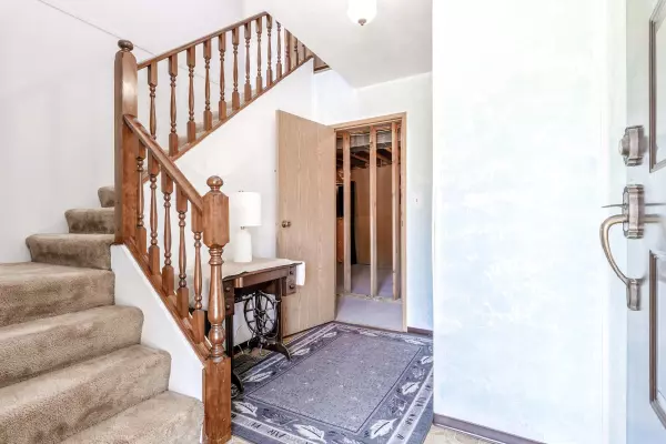 Maple Ridge, BC V2X 8V1,20463 Thorne AVE