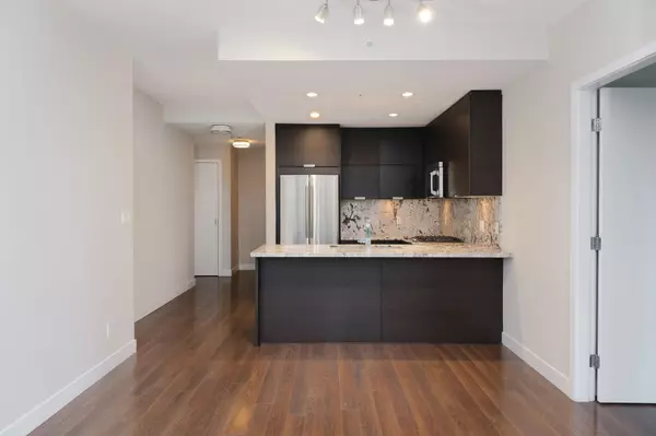 Burnaby, BC V5C 0G6,2077 Rosser AVE #207