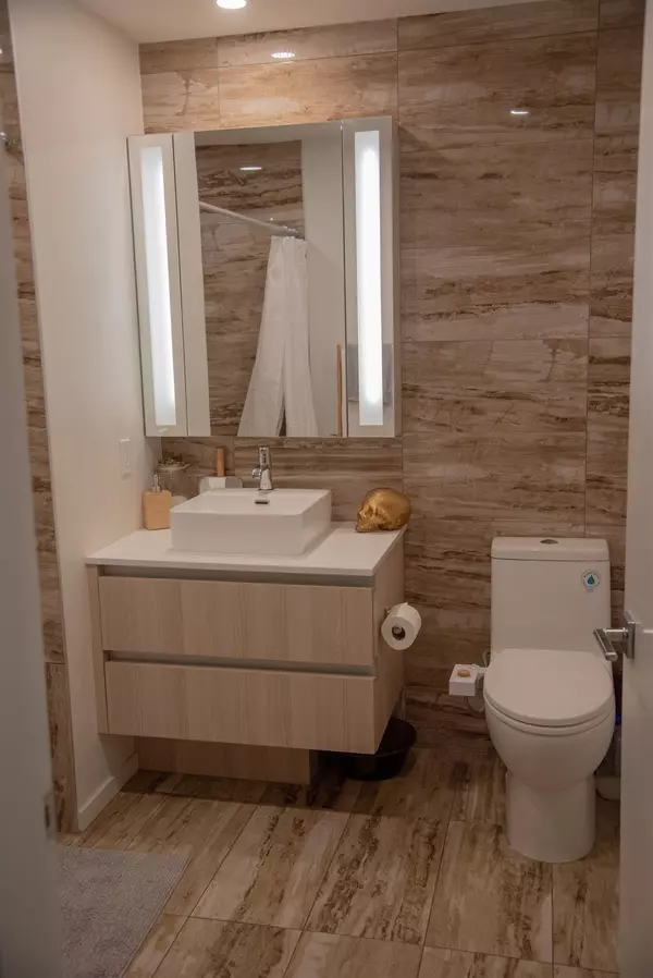 Burnaby, BC V5C 0L2,1888 Gilmore AVE #503