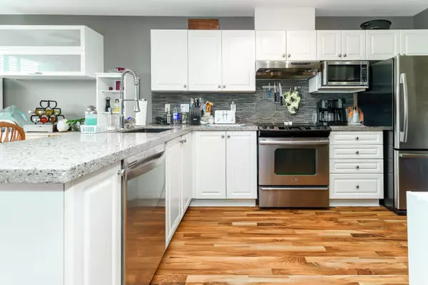 Maple Ridge, BC V2X 2L5,22230 North AVE #401