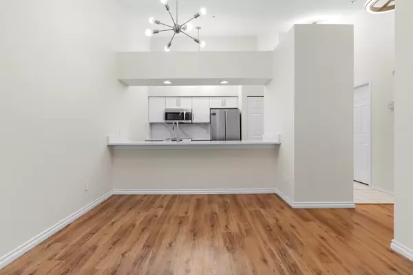 Surrey, BC V3W 2M7,12739 72 AVE #307