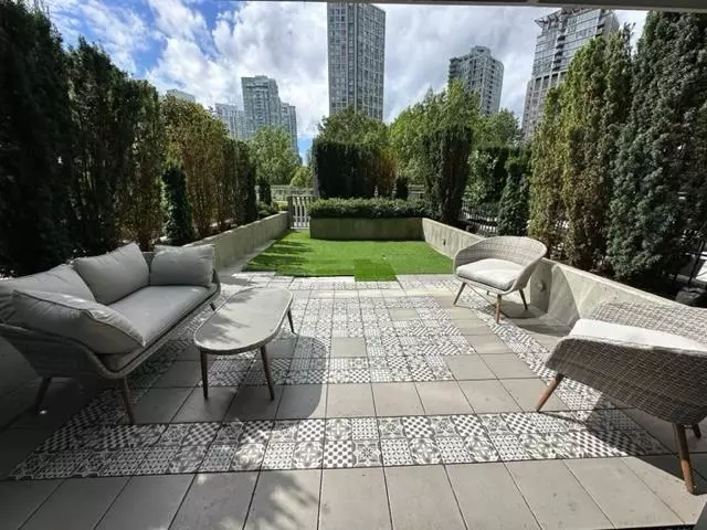 Vancouver, BC V6Z 0E7,89 Nelson ST #203