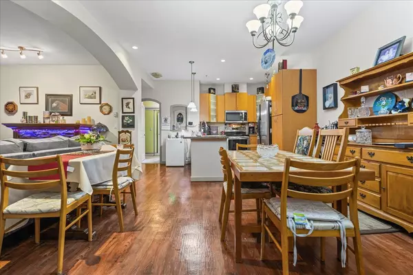 Abbotsford, BC V2S 8P9,33485 South Fraser WAY #303